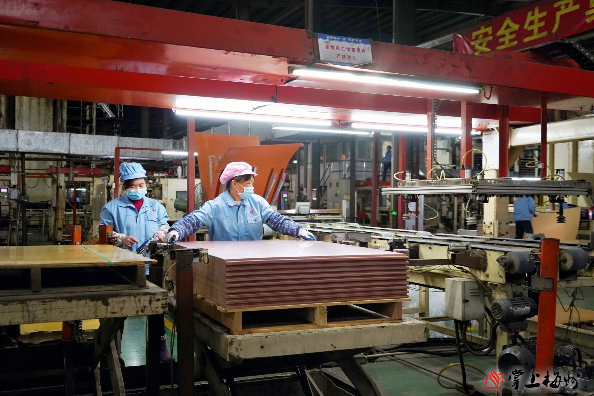 安心返鄉(xiāng)來(lái) 發(fā)展路更寬！梅州市威利邦電子科技有限公司深耕主業(yè)提升效能